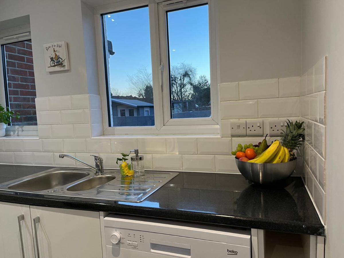 Three Bedroom City Home With Garden Саутхамптън Екстериор снимка