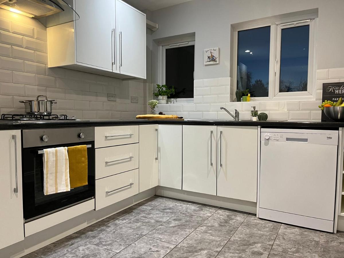 Three Bedroom City Home With Garden Саутхамптън Екстериор снимка